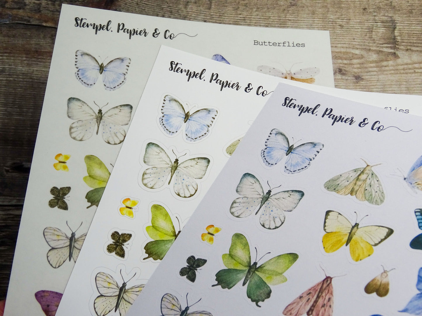 Stickerbogen Schmetterlinge, jeweils einzeln ablösbare Sticker im Aquarellstil zum Dekorieren für Bullet Journal, Planer und Kalender
