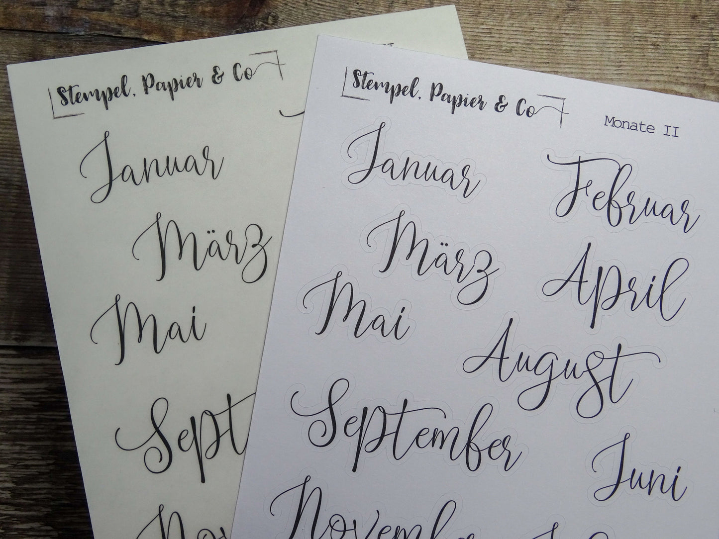 Stickerbogen Monate Januar bis Dezember in deutsch, einzeln ablösbare Sticker für Bullet Journal, Planer und Kalender, Schriftart 2