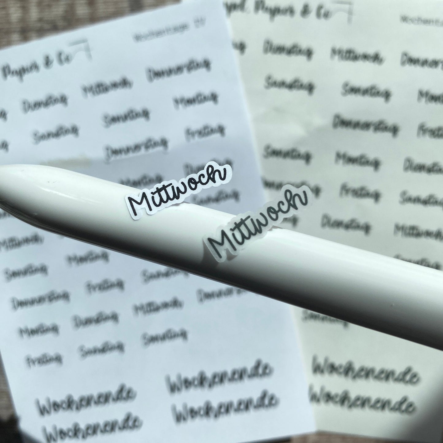 Stickerbogen Wochentage, Montag bis Sonntag, Wochenende in deutsch, einzeln ablösbare Sticker für Bullet Journal und Kalender, Schriftart 4