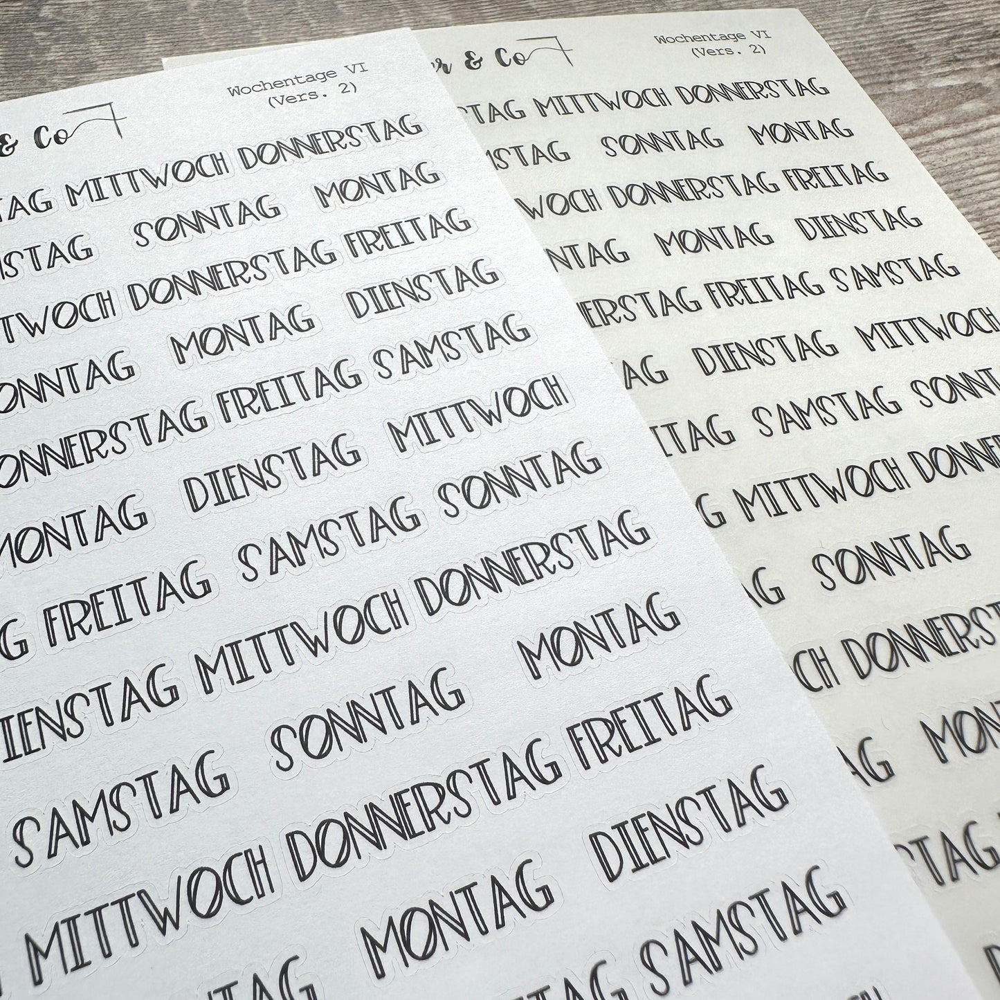 Stickerbogen mit Wochentagen von Montag bis Sonntag in Druckbuchstaben, Schrift 6 | einzeln ablösbare Sticker für Bullet Journal und Planer
