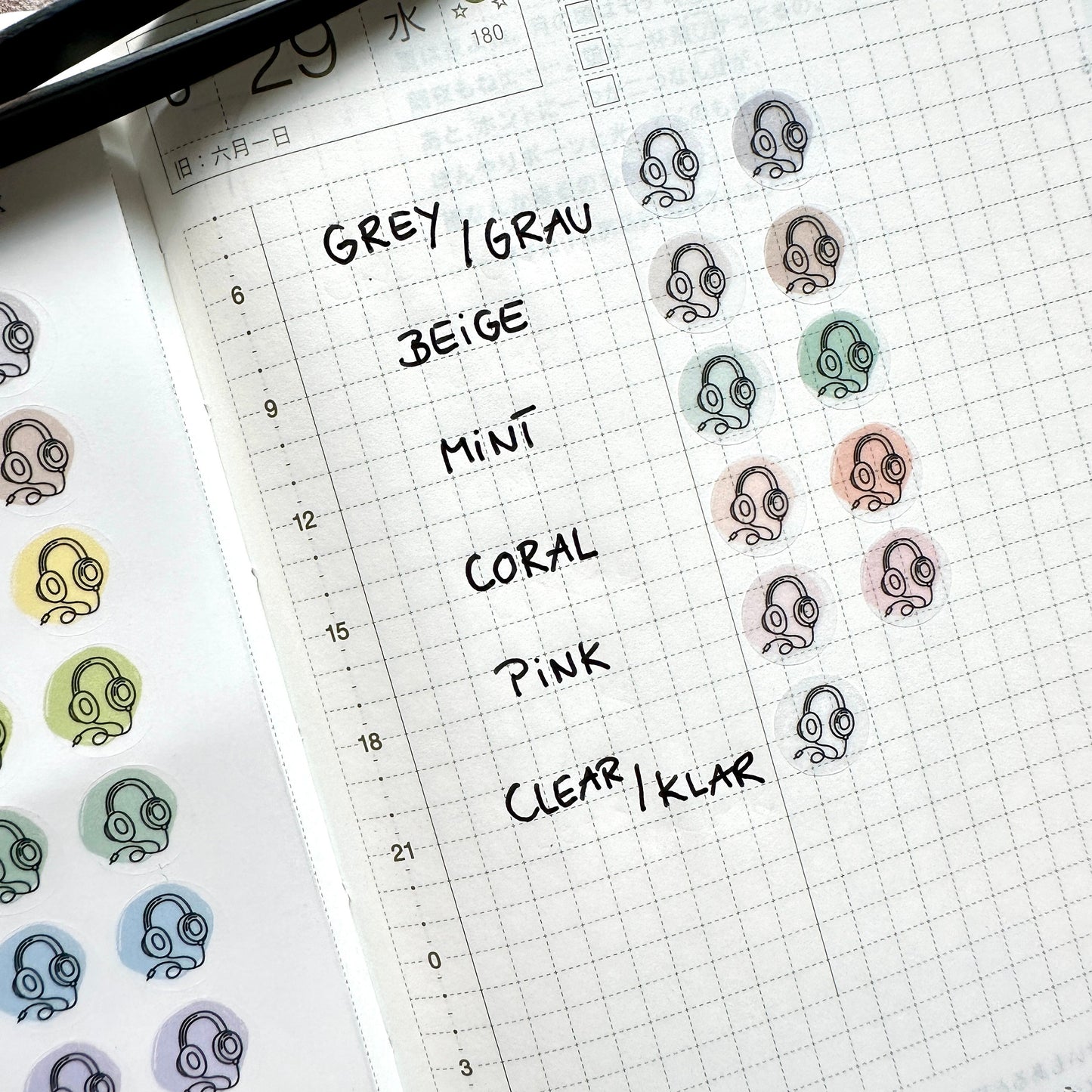 Stickerbogen Kopfhörer mit Bügel, einzeln ablösbare kreisrunde Sticker in transparent matt für Bullet Journal, Planer und Kalender