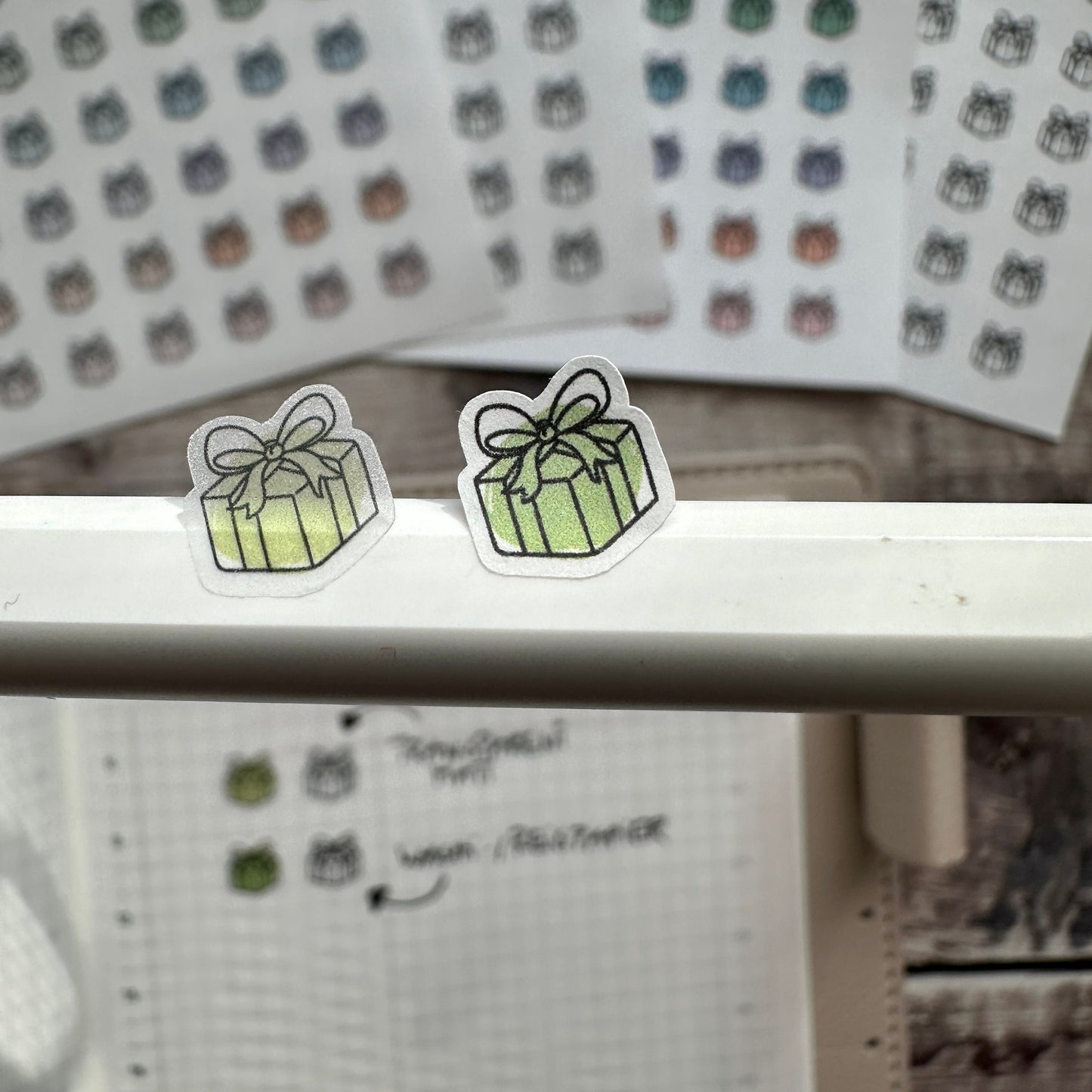 Stickerbogen Geschenk, Präsent - einzeln ablösbare Sticker in transparent matt oder Washi ür Bullet Journal, Planer und Kalender