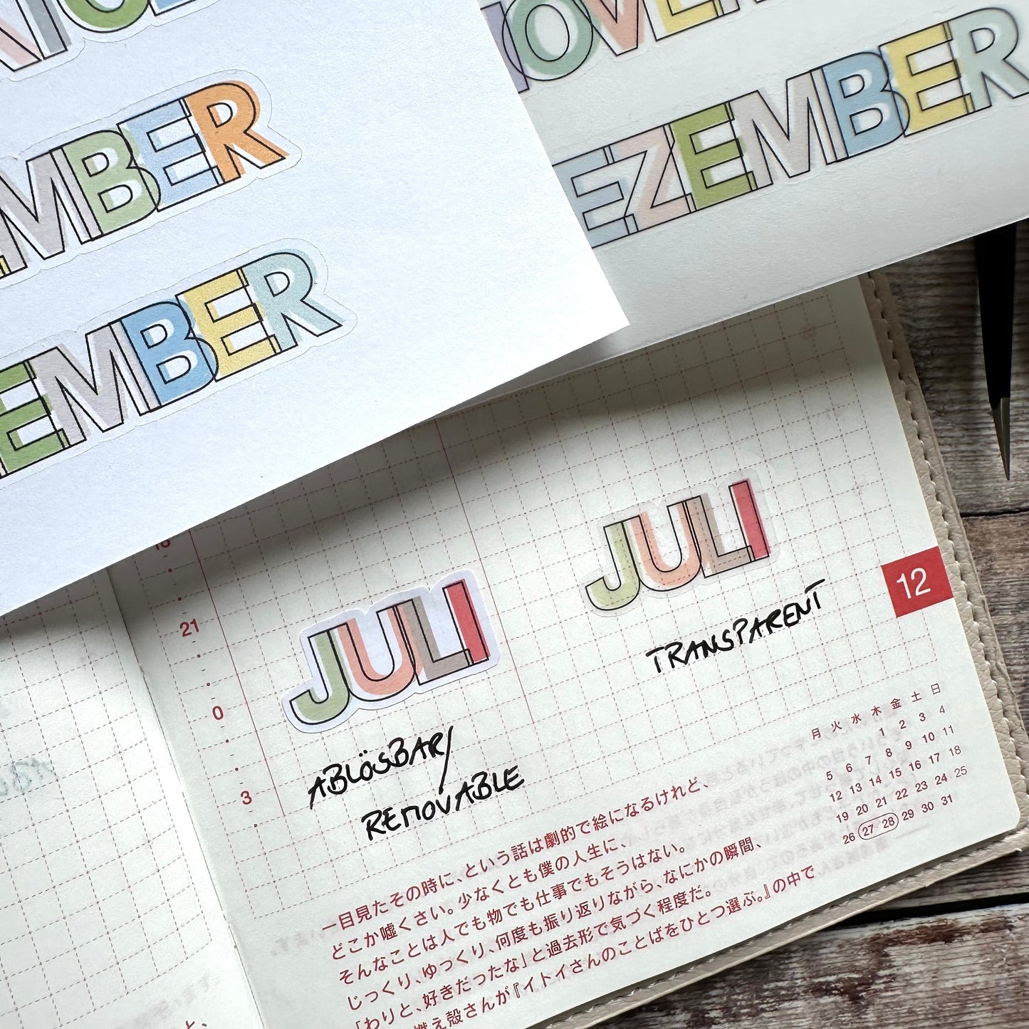 Stickerbogen Monate Januar bis Dezember, einzeln ablösbare Sticker in der Schriftart 10 für Bullet Journal, Planer und Kalender, 12x17 cm