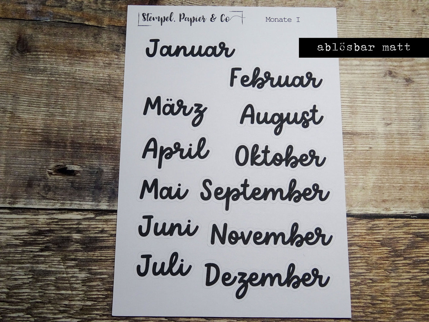 Stickerbogen Monate Januar bis Dezember in deutsch, einzeln ablösbare Sticker in der Schriftart 1, für Bullet Journal, Planer oder Kalender