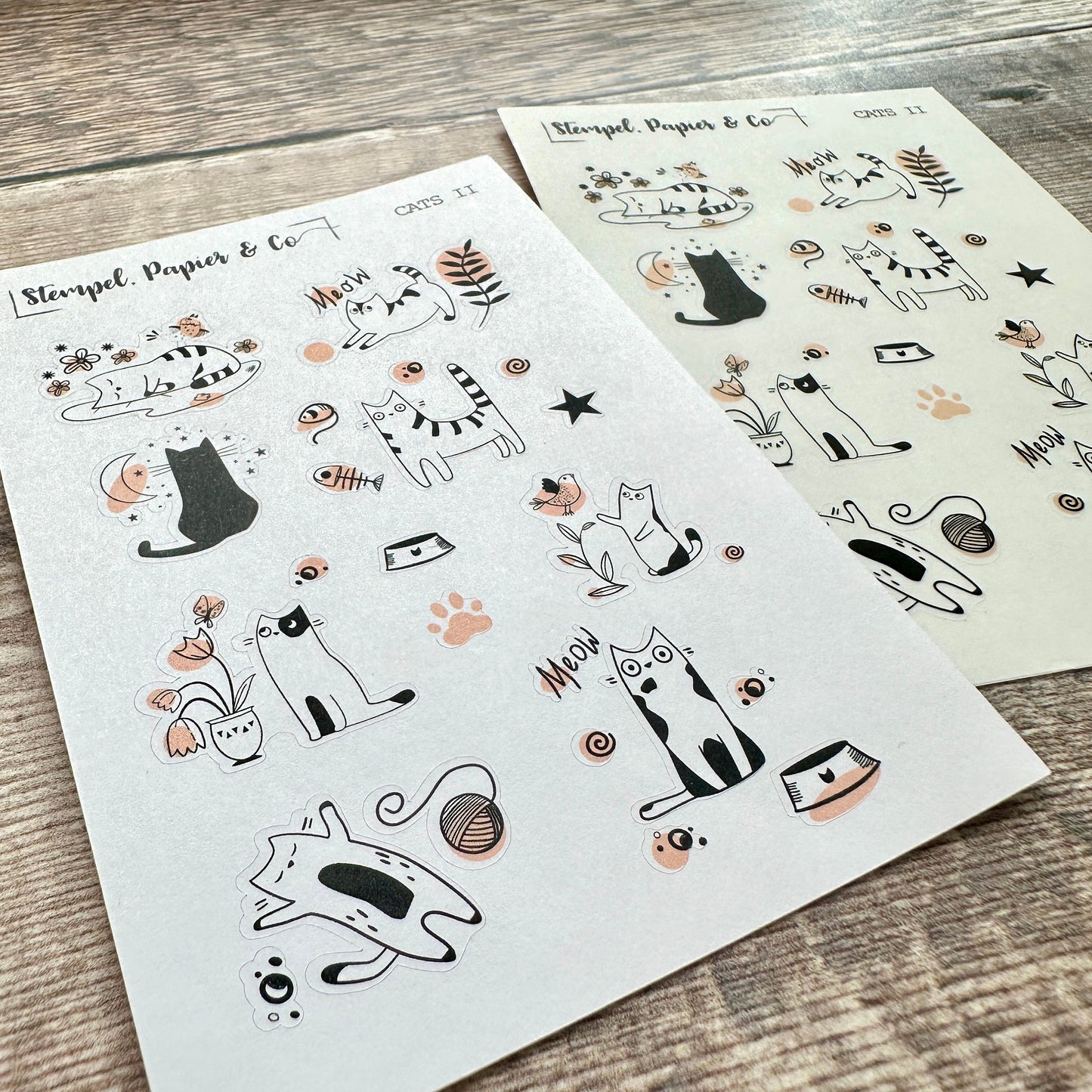 Stickerbogen verspielte Katzen in schwarz-weiß, einzeln ablösbare Sticker für Bullet Journal, Planer und Kalender