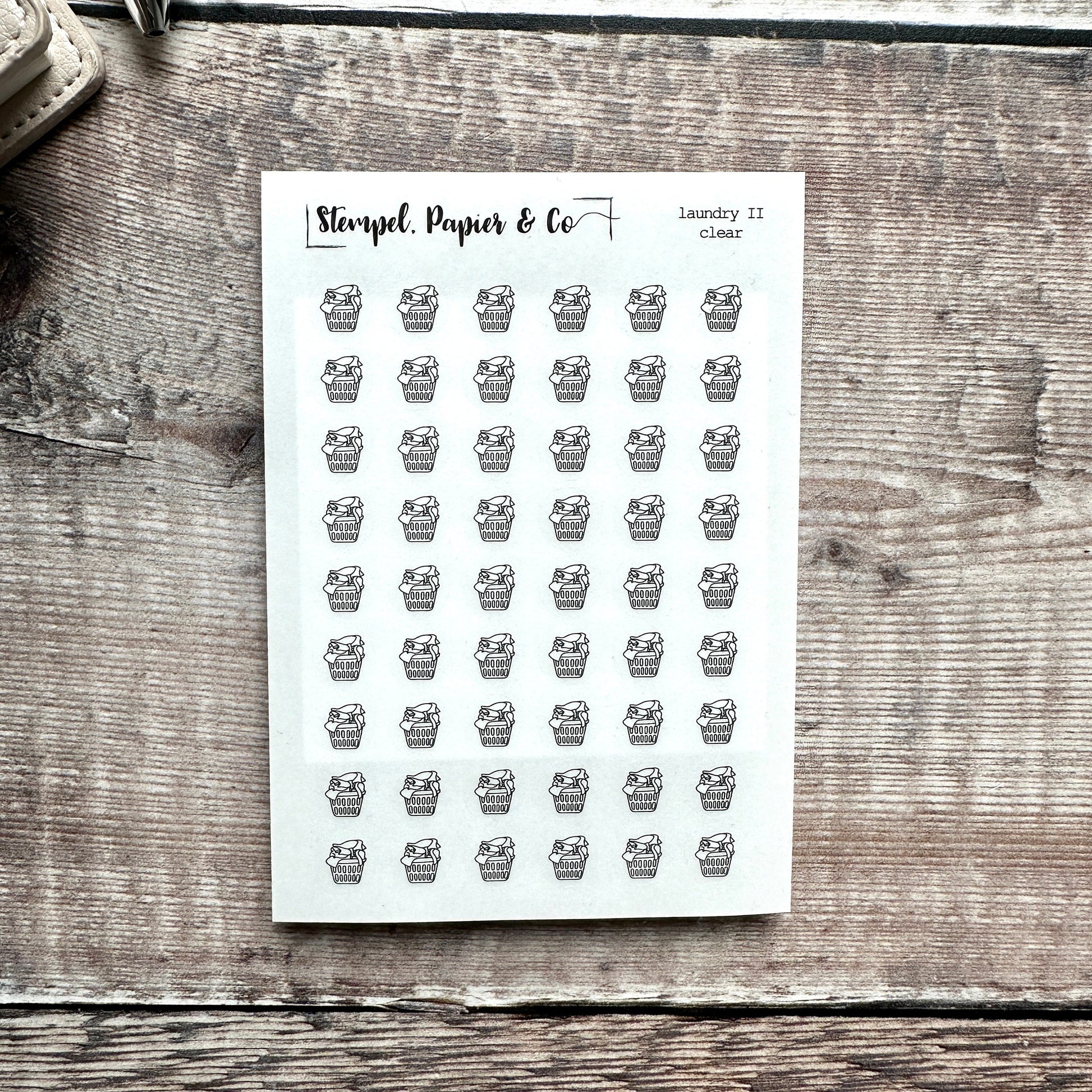 Stickerbogen Wäschekorb mit einzeln ablösbaren kreisrunden Stickern in transparent matt für Bullet Journal, Planer und Kalender