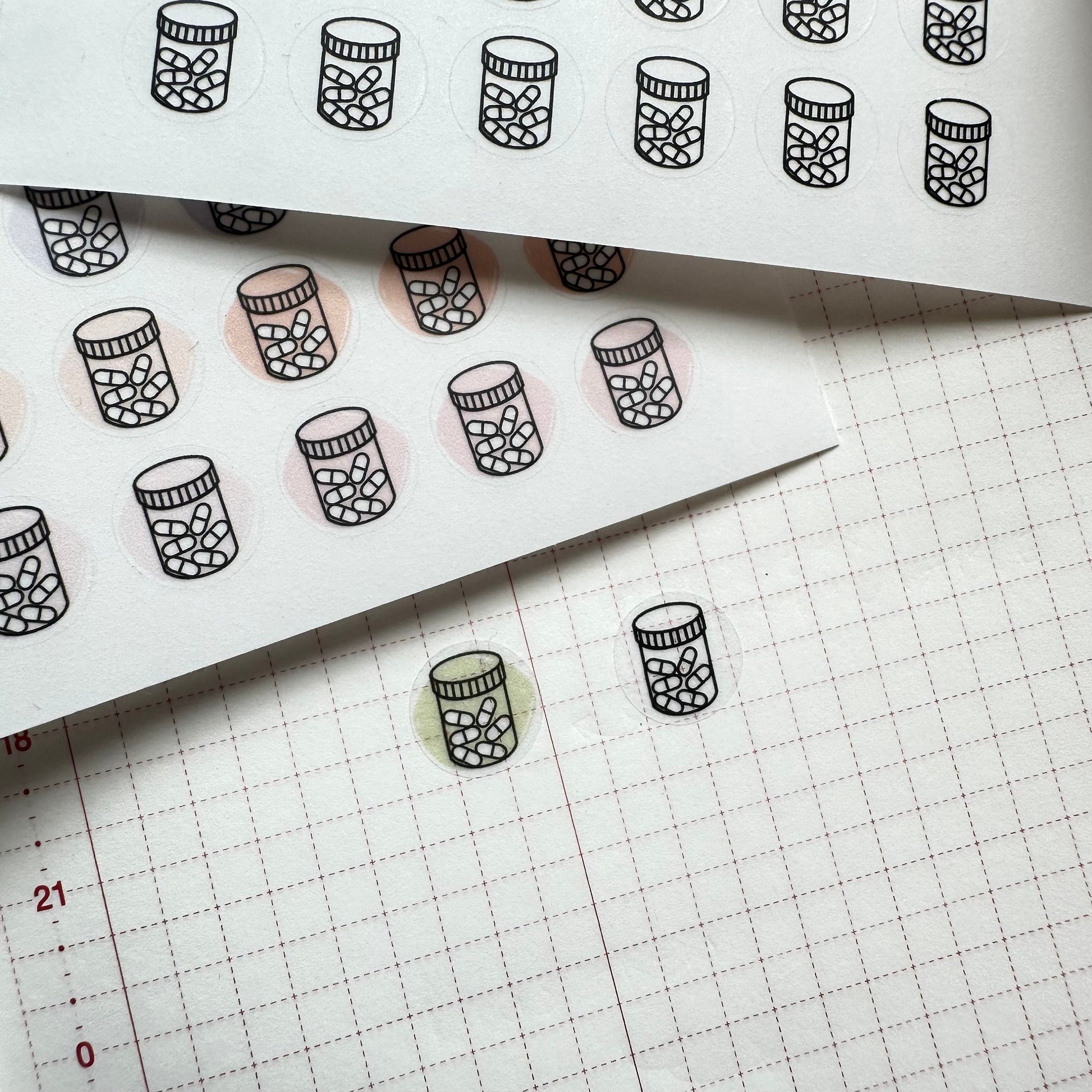 Stickerbogen Medikamente, Tabletten, einzeln ablösbare kreisrunde Sticker transparent matt | Sticker für Bullet Journal, Planer und Kalender