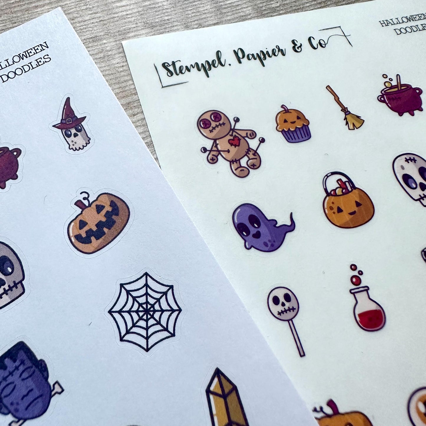 kleiner Stickerbogen mit kleinen Halloween Motiven, Doodles, einzeln ablösbare Sticker zum Dekorieren für Bullet Journal, Planer, Kalender