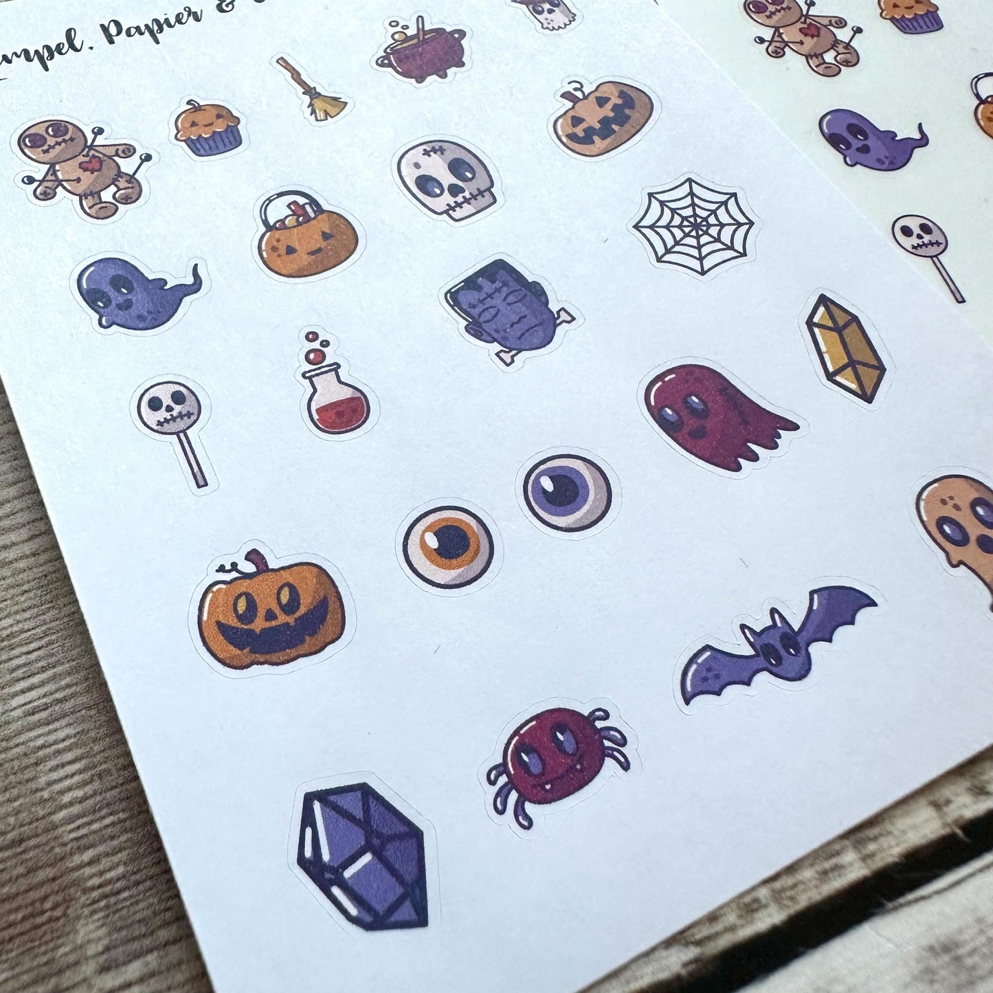 kleiner Stickerbogen mit kleinen Halloween Motiven, Doodles, einzeln ablösbare Sticker zum Dekorieren für Bullet Journal, Planer, Kalender