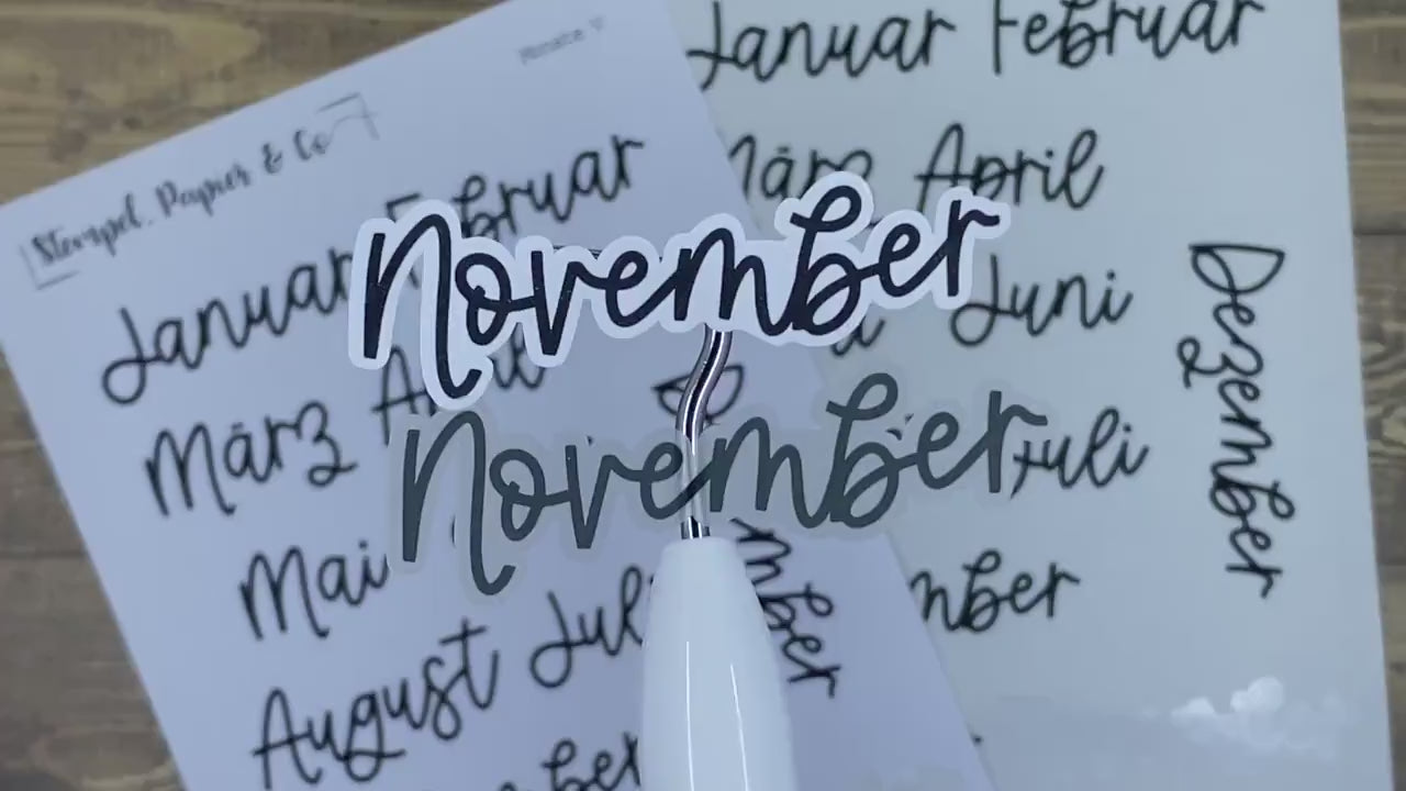 Stickerbogen Monate Januar bis Dezember in deutsch, einzeln ablösbare Sticker in der Schriftart V für Bullet Journal und Planer