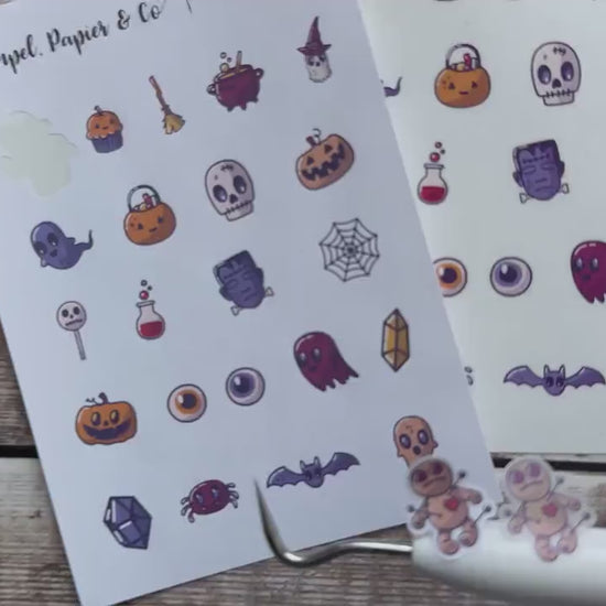 kleiner Stickerbogen mit kleinen Halloween Motiven, Doodles, einzeln ablösbare Sticker zum Dekorieren für Bullet Journal, Planer, Kalender